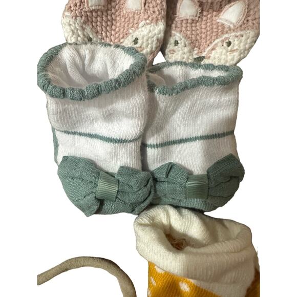 Newborn to 6M Baby Boots, Booties and Socks Bundle - Picture 6 of 11